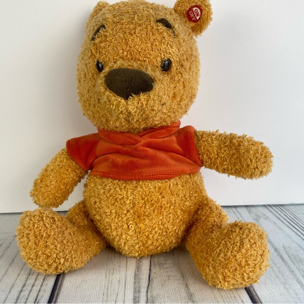 Hallmark Winnie the Pooh plush Story Buddy, Pooh Bear with sounds working